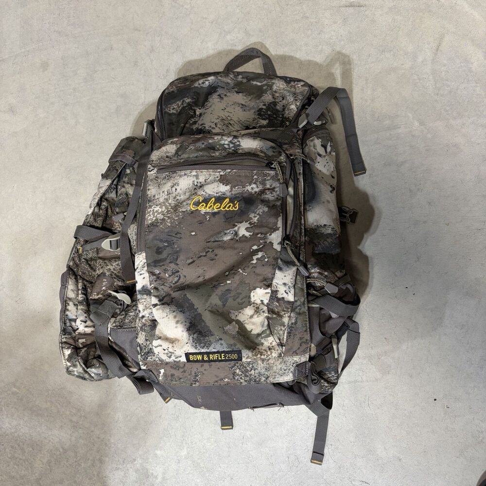 Cabela's Outfitter Series Bow & Rifle 2500 Hunting Backpack Camo
